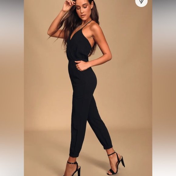 ❗️SOLD❗️Lulus Learning to Fly Black Halter Jumpsuit Size S - Picture 3 of 12